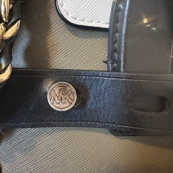 Michael Kors Carmen Small Olive Color-Block Saffiano Leather Satchel - Picture 4 of 13